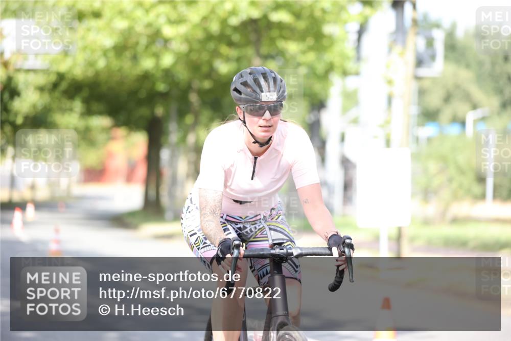 11.08.2024 - GEWOBA Citytriathlon Bremen H.Heesch http://msf.ph/oto/6770822 11.08.2024 10:45:51 Radfahren 50 meine-sportfotos.de
