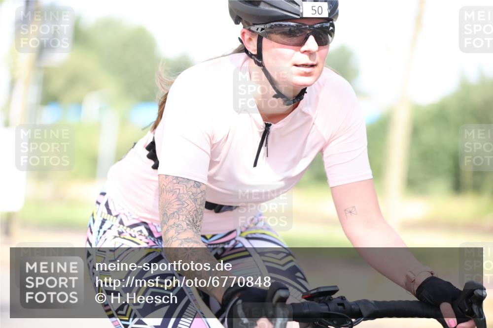 11.08.2024 - GEWOBA Citytriathlon Bremen H.Heesch http://msf.ph/oto/6770848 11.08.2024 10:45:52 Radfahren 50 meine-sportfotos.de