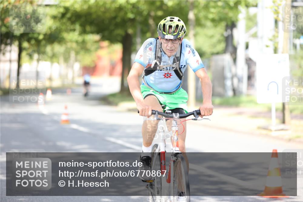 11.08.2024 - GEWOBA Citytriathlon Bremen H.Heesch http://msf.ph/oto/6770867 11.08.2024 10:46:11 Radfahren 111 meine-sportfotos.de