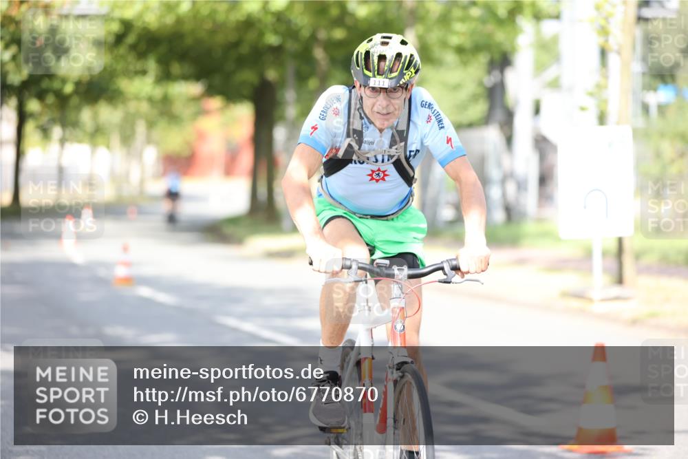 11.08.2024 - GEWOBA Citytriathlon Bremen H.Heesch http://msf.ph/oto/6770870 11.08.2024 10:46:11 Radfahren 111 meine-sportfotos.de