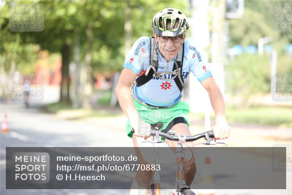 11.08.2024 - GEWOBA Citytriathlon Bremen H.Heesch http://msf.ph/oto/6770883 11.08.2024 10:46:11 Radfahren 111 meine-sportfotos.de