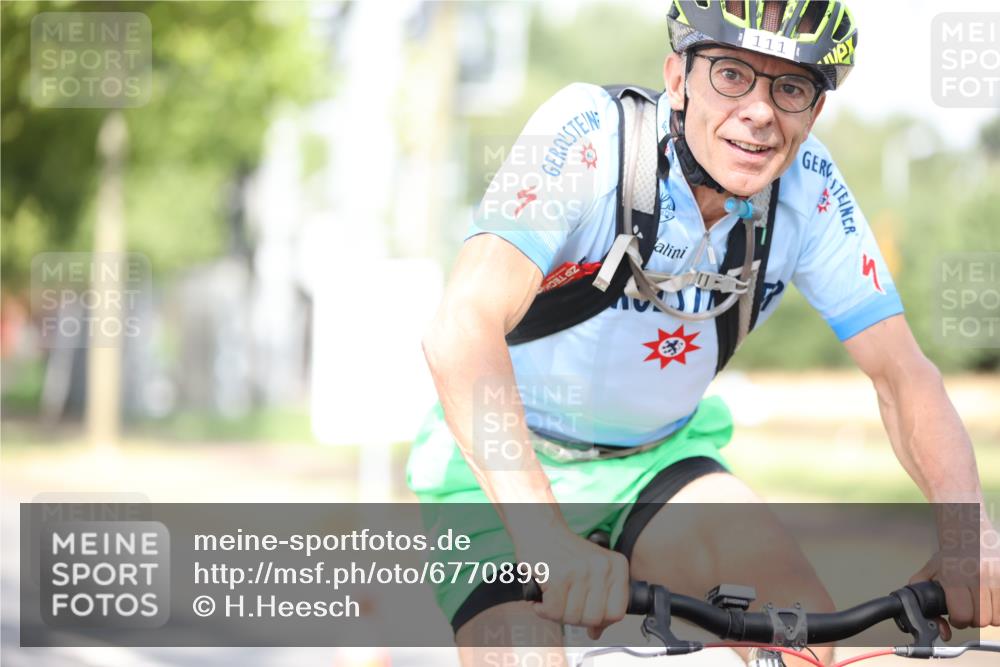 11.08.2024 - GEWOBA Citytriathlon Bremen H.Heesch http://msf.ph/oto/6770899 11.08.2024 10:46:11 Radfahren 111 meine-sportfotos.de