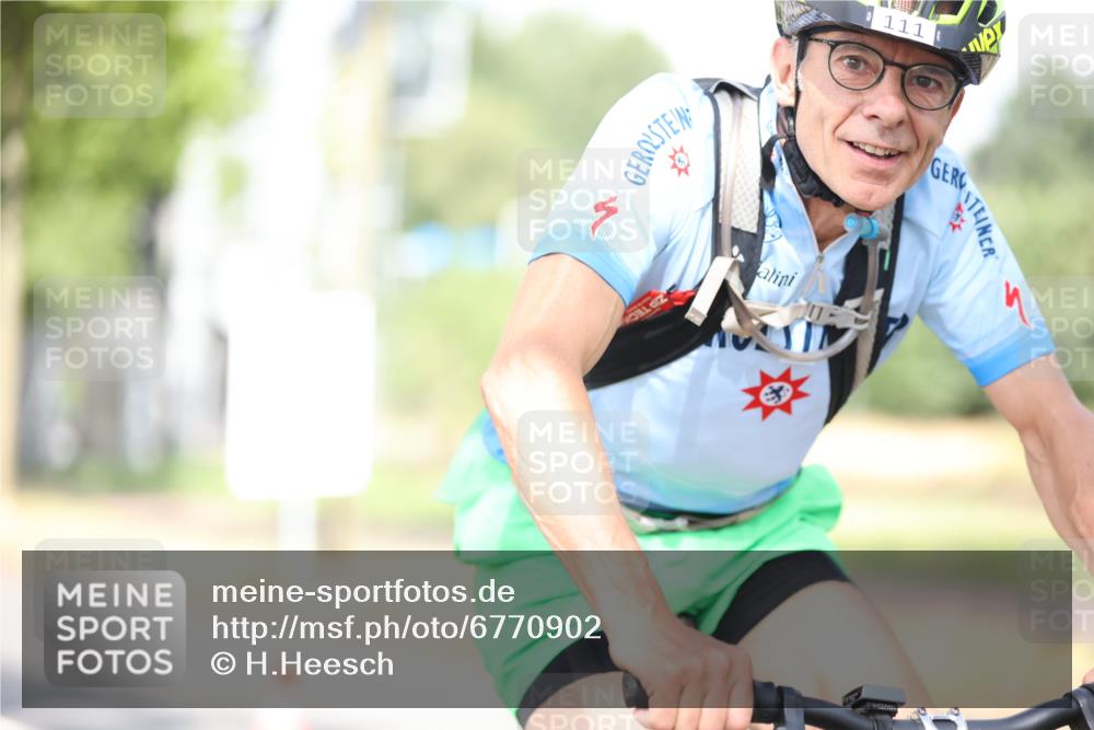 11.08.2024 - GEWOBA Citytriathlon Bremen H.Heesch http://msf.ph/oto/6770902 11.08.2024 10:46:11 Radfahren 111 meine-sportfotos.de