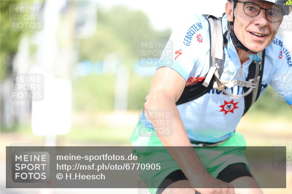 11.08.2024 - GEWOBA Citytriathlon Bremen H.Heesch http://msf.ph/oto/6770905 11.08.2024 10:46:11 Radfahren 111 meine-sportfotos.de