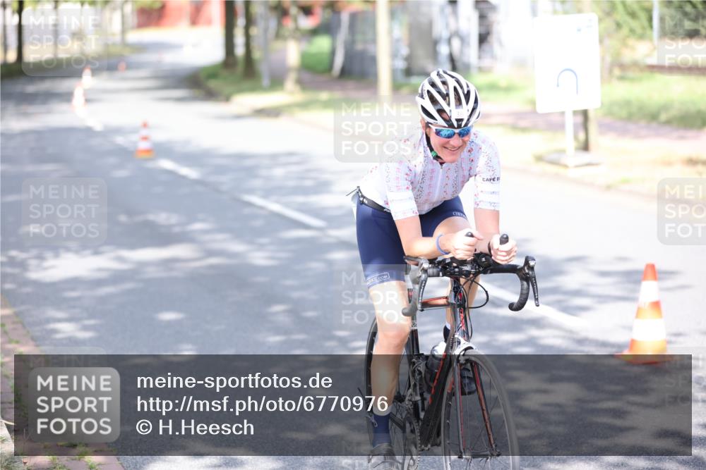 11.08.2024 - GEWOBA Citytriathlon Bremen H.Heesch http://msf.ph/oto/6770976 11.08.2024 10:47:02 Radfahren 36 meine-sportfotos.de