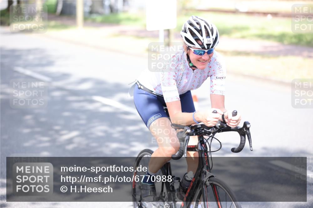 11.08.2024 - GEWOBA Citytriathlon Bremen H.Heesch http://msf.ph/oto/6770988 11.08.2024 10:47:02 Radfahren 36 meine-sportfotos.de