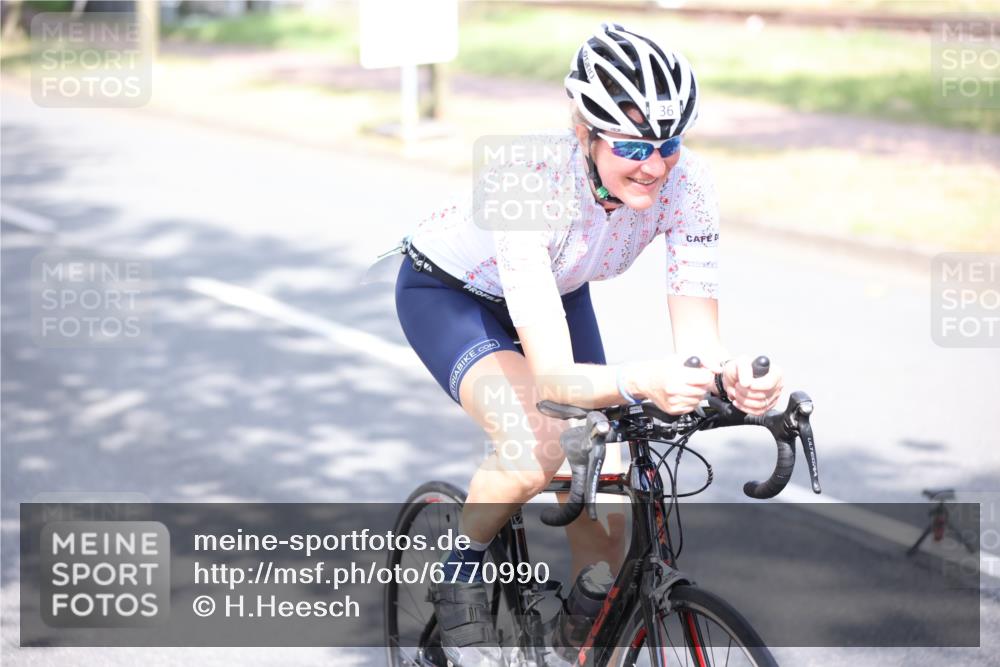 11.08.2024 - GEWOBA Citytriathlon Bremen H.Heesch http://msf.ph/oto/6770990 11.08.2024 10:47:02 Radfahren 36 meine-sportfotos.de