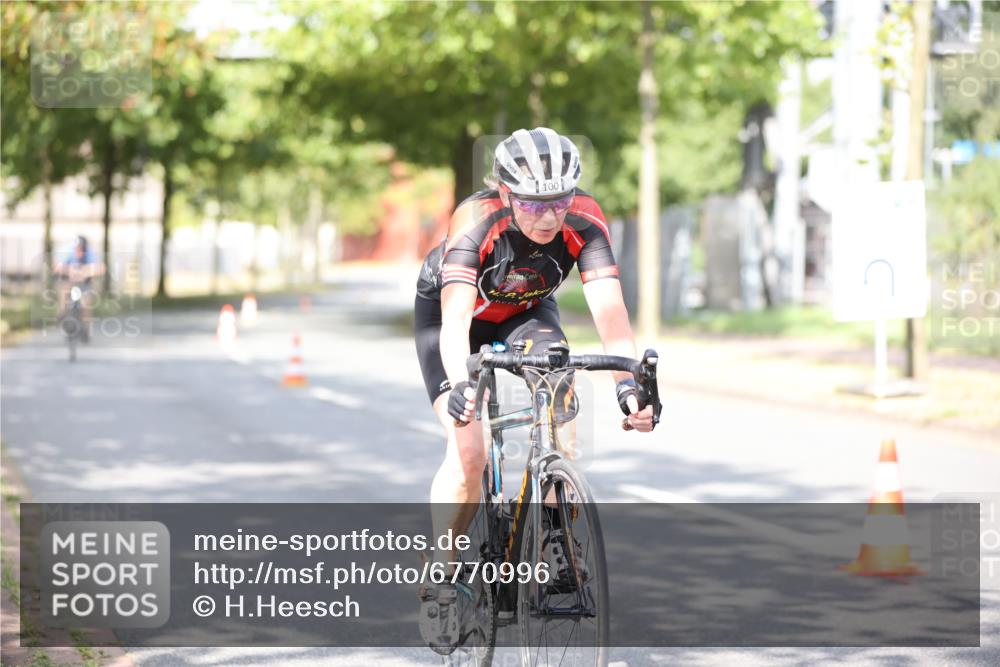 11.08.2024 - GEWOBA Citytriathlon Bremen H.Heesch http://msf.ph/oto/6770996 11.08.2024 10:47:25 Radfahren 100 meine-sportfotos.de