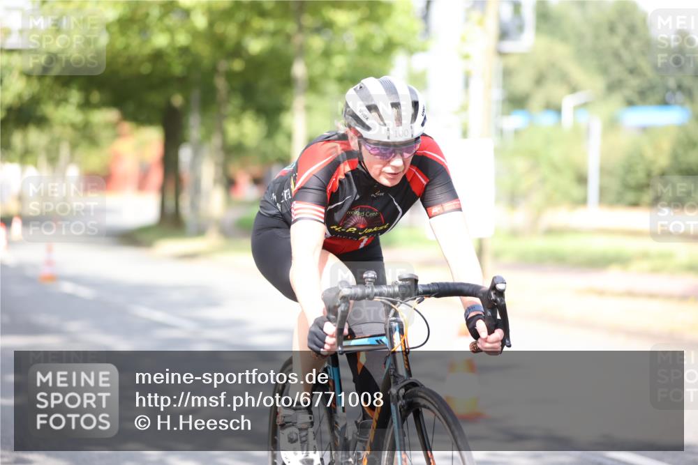 11.08.2024 - GEWOBA Citytriathlon Bremen H.Heesch http://msf.ph/oto/6771008 11.08.2024 10:47:25 Radfahren 100 meine-sportfotos.de