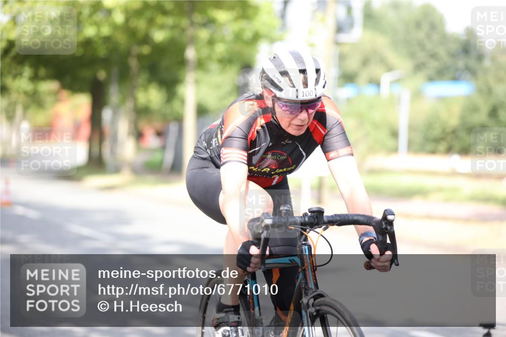 11.08.2024 - GEWOBA Citytriathlon Bremen H.Heesch http://msf.ph/oto/6771010 11.08.2024 10:47:25 Radfahren 100 meine-sportfotos.de