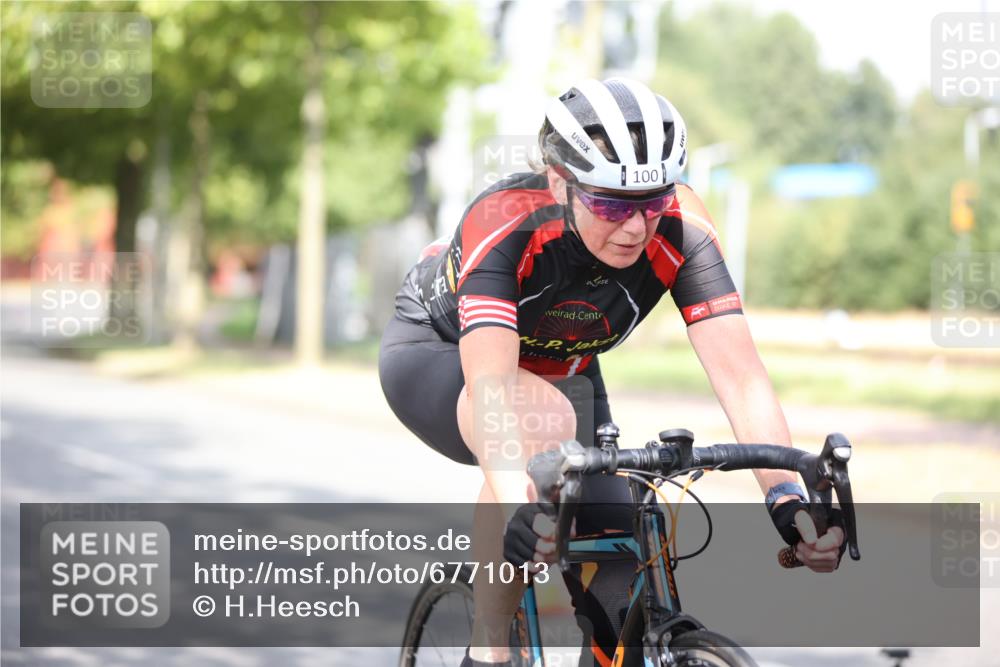 11.08.2024 - GEWOBA Citytriathlon Bremen H.Heesch http://msf.ph/oto/6771013 11.08.2024 10:47:25 Radfahren 100 meine-sportfotos.de