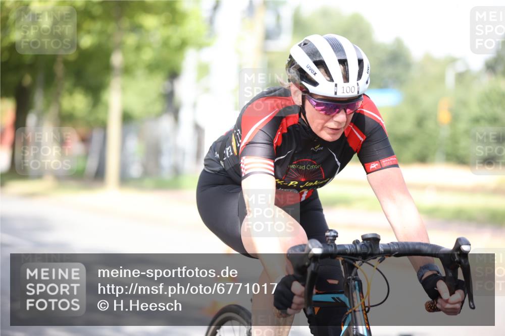 11.08.2024 - GEWOBA Citytriathlon Bremen H.Heesch http://msf.ph/oto/6771017 11.08.2024 10:47:25 Radfahren 100 meine-sportfotos.de
