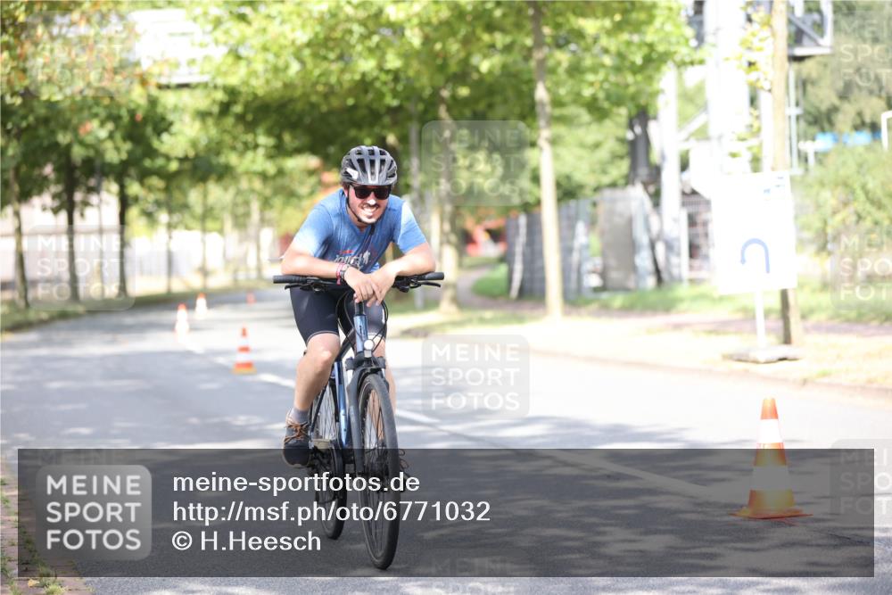 11.08.2024 - GEWOBA Citytriathlon Bremen H.Heesch http://msf.ph/oto/6771032 11.08.2024 10:47:28 Radfahren 100 meine-sportfotos.de