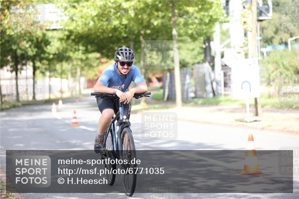 11.08.2024 - GEWOBA Citytriathlon Bremen H.Heesch http://msf.ph/oto/6771035 11.08.2024 10:47:28 Radfahren 100 meine-sportfotos.de