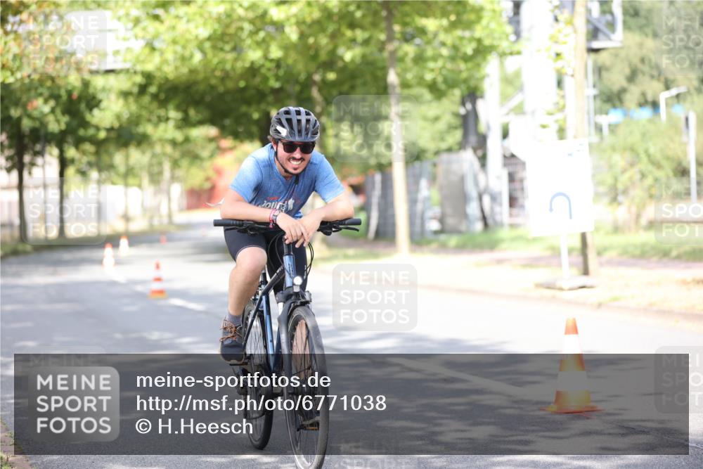 11.08.2024 - GEWOBA Citytriathlon Bremen H.Heesch http://msf.ph/oto/6771038 11.08.2024 10:47:28 Radfahren 100 meine-sportfotos.de