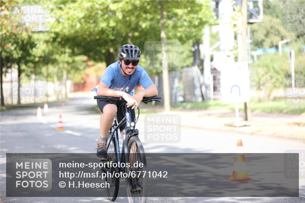 11.08.2024 - GEWOBA Citytriathlon Bremen H.Heesch http://msf.ph/oto/6771042 11.08.2024 10:47:28 Radfahren 100 meine-sportfotos.de