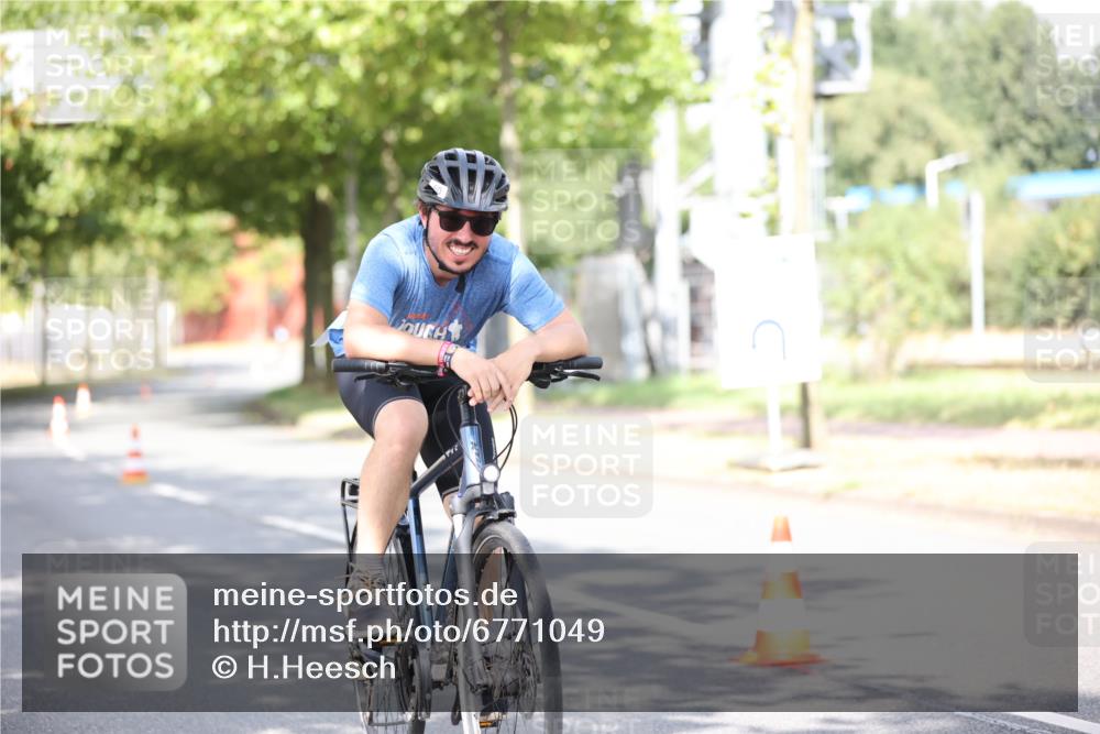 11.08.2024 - GEWOBA Citytriathlon Bremen H.Heesch http://msf.ph/oto/6771049 11.08.2024 10:47:28 Radfahren 100 meine-sportfotos.de