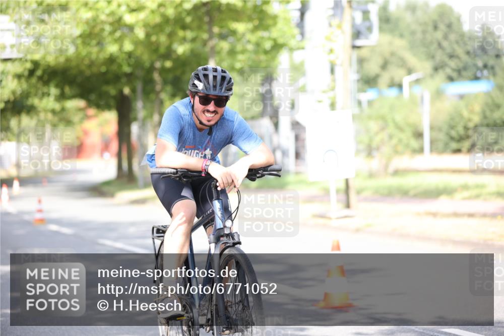 11.08.2024 - GEWOBA Citytriathlon Bremen H.Heesch http://msf.ph/oto/6771052 11.08.2024 10:47:28 Radfahren 100 meine-sportfotos.de