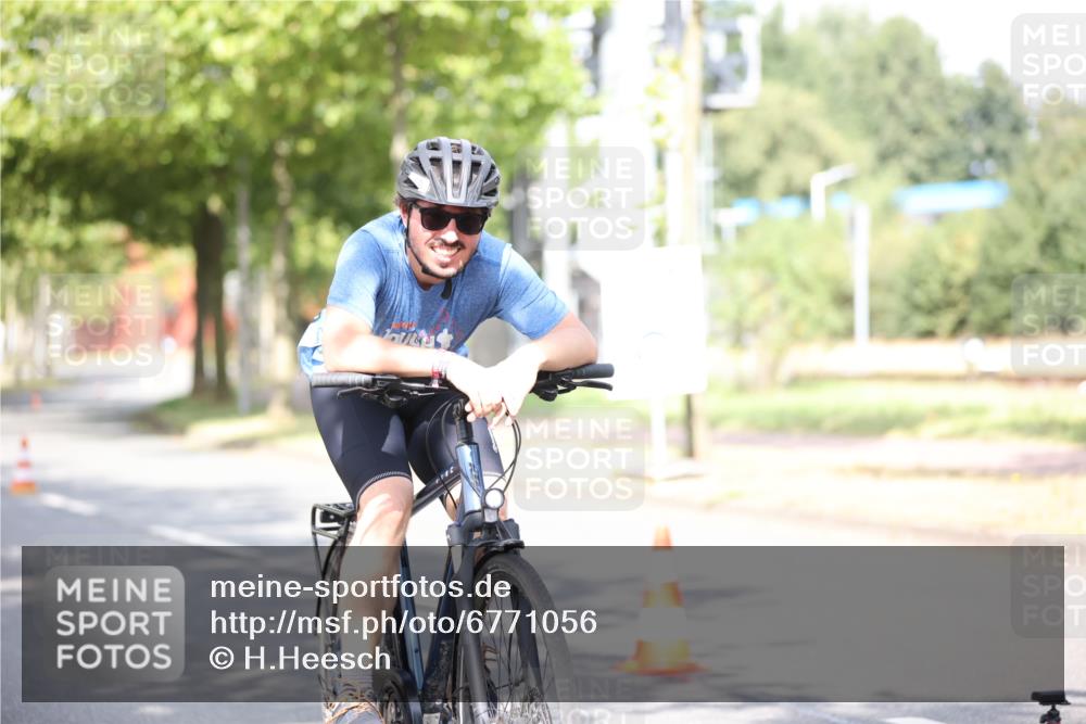 11.08.2024 - GEWOBA Citytriathlon Bremen H.Heesch http://msf.ph/oto/6771056 11.08.2024 10:47:28 Radfahren 100 meine-sportfotos.de