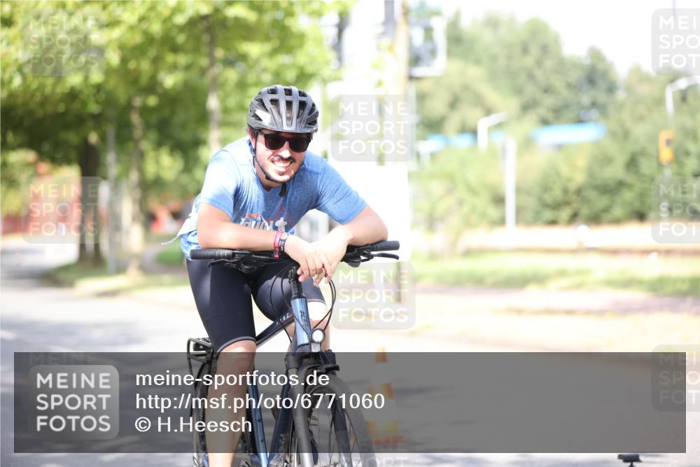 11.08.2024 - GEWOBA Citytriathlon Bremen H.Heesch http://msf.ph/oto/6771060 11.08.2024 10:47:28 Radfahren 100 meine-sportfotos.de