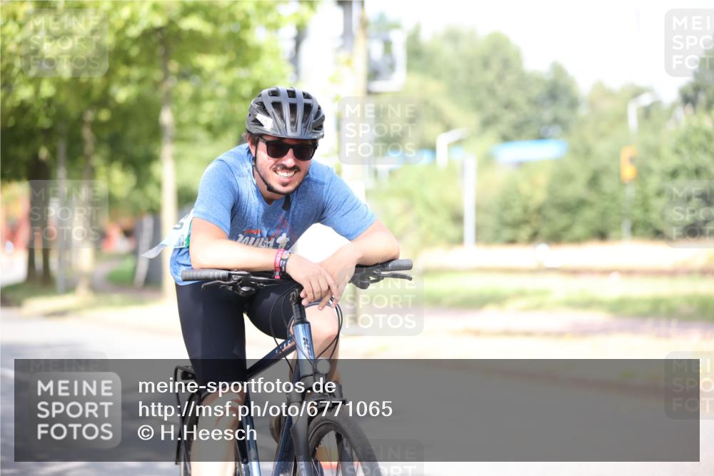 11.08.2024 - GEWOBA Citytriathlon Bremen H.Heesch http://msf.ph/oto/6771065 11.08.2024 10:47:28 Radfahren 100 meine-sportfotos.de
