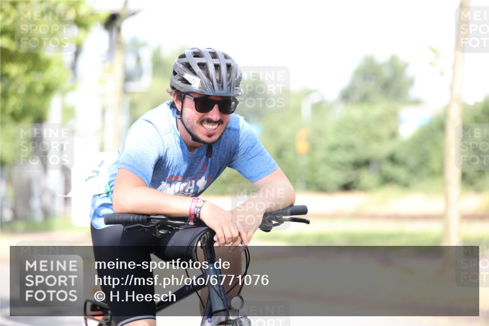 11.08.2024 - GEWOBA Citytriathlon Bremen H.Heesch http://msf.ph/oto/6771076 11.08.2024 10:47:29 Radfahren 100 meine-sportfotos.de