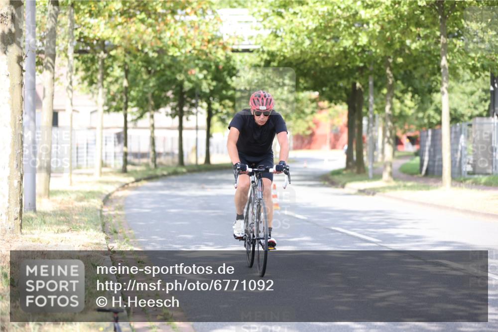 11.08.2024 - GEWOBA Citytriathlon Bremen H.Heesch http://msf.ph/oto/6771092 11.08.2024 10:48:05 Radfahren 115 meine-sportfotos.de