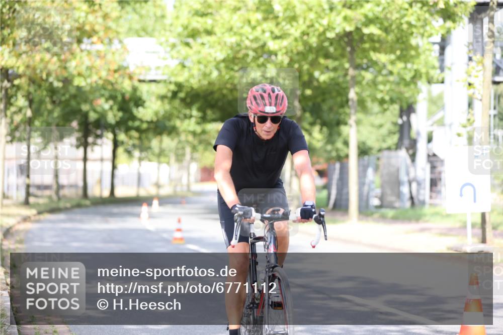 11.08.2024 - GEWOBA Citytriathlon Bremen H.Heesch http://msf.ph/oto/6771112 11.08.2024 10:48:05 Radfahren 115 meine-sportfotos.de