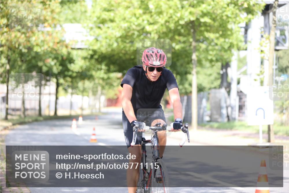 11.08.2024 - GEWOBA Citytriathlon Bremen H.Heesch http://msf.ph/oto/6771115 11.08.2024 10:48:06 Radfahren 115 meine-sportfotos.de