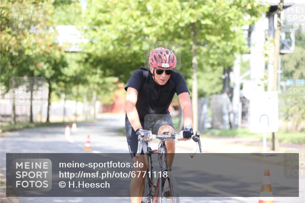 11.08.2024 - GEWOBA Citytriathlon Bremen H.Heesch http://msf.ph/oto/6771118 11.08.2024 10:48:06 Radfahren 115 meine-sportfotos.de