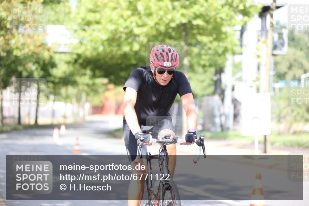 11.08.2024 - GEWOBA Citytriathlon Bremen H.Heesch http://msf.ph/oto/6771122 11.08.2024 10:48:06 Radfahren 115 meine-sportfotos.de