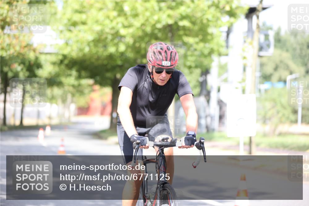 11.08.2024 - GEWOBA Citytriathlon Bremen H.Heesch http://msf.ph/oto/6771125 11.08.2024 10:48:06 Radfahren 115 meine-sportfotos.de