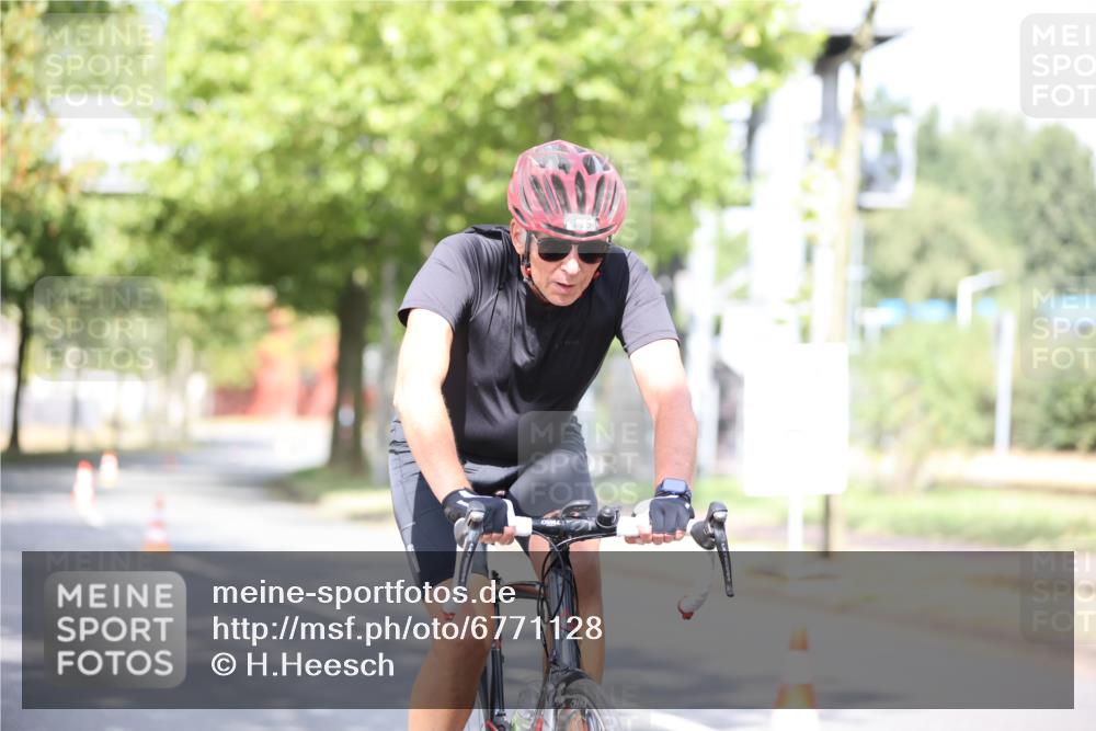 11.08.2024 - GEWOBA Citytriathlon Bremen H.Heesch http://msf.ph/oto/6771128 11.08.2024 10:48:06 Radfahren 115 meine-sportfotos.de
