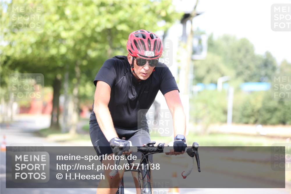 11.08.2024 - GEWOBA Citytriathlon Bremen H.Heesch http://msf.ph/oto/6771138 11.08.2024 10:48:06 Radfahren 115 meine-sportfotos.de