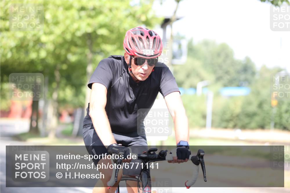 11.08.2024 - GEWOBA Citytriathlon Bremen H.Heesch http://msf.ph/oto/6771141 11.08.2024 10:48:06 Radfahren 115 meine-sportfotos.de