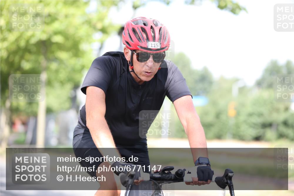 11.08.2024 - GEWOBA Citytriathlon Bremen H.Heesch http://msf.ph/oto/6771147 11.08.2024 10:48:06 Radfahren 115 meine-sportfotos.de