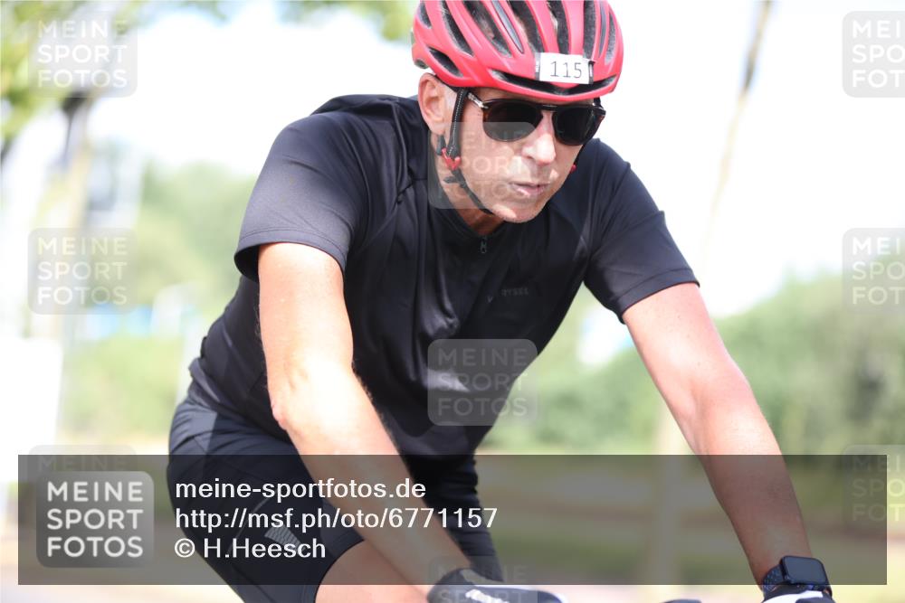 11.08.2024 - GEWOBA Citytriathlon Bremen H.Heesch http://msf.ph/oto/6771157 11.08.2024 10:48:06 Radfahren 115 meine-sportfotos.de