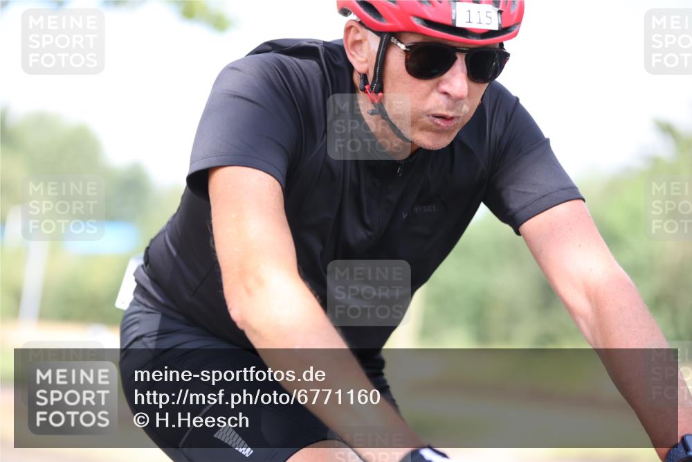 11.08.2024 - GEWOBA Citytriathlon Bremen H.Heesch http://msf.ph/oto/6771160 11.08.2024 10:48:06 Radfahren 115 meine-sportfotos.de