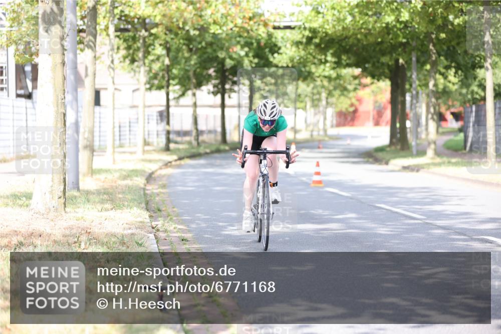 11.08.2024 - GEWOBA Citytriathlon Bremen H.Heesch http://msf.ph/oto/6771168 11.08.2024 10:48:29 Radfahren 14 meine-sportfotos.de