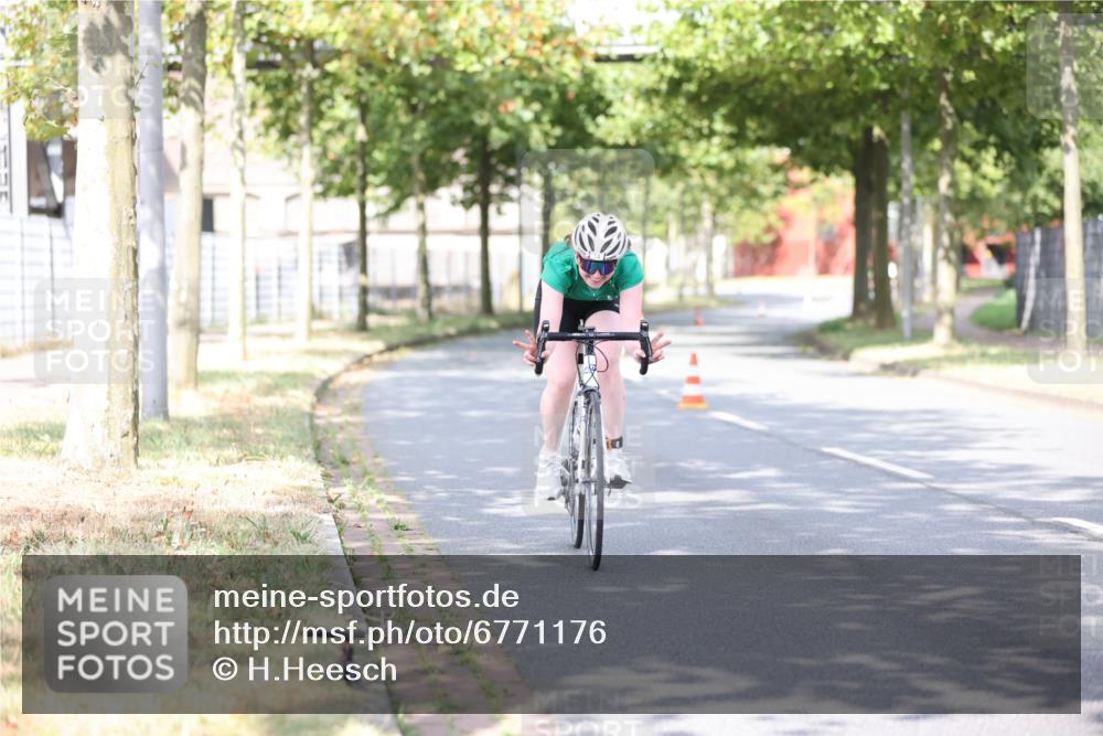 11.08.2024 - GEWOBA Citytriathlon Bremen H.Heesch http://msf.ph/oto/6771176 11.08.2024 10:48:29 Radfahren 14 meine-sportfotos.de