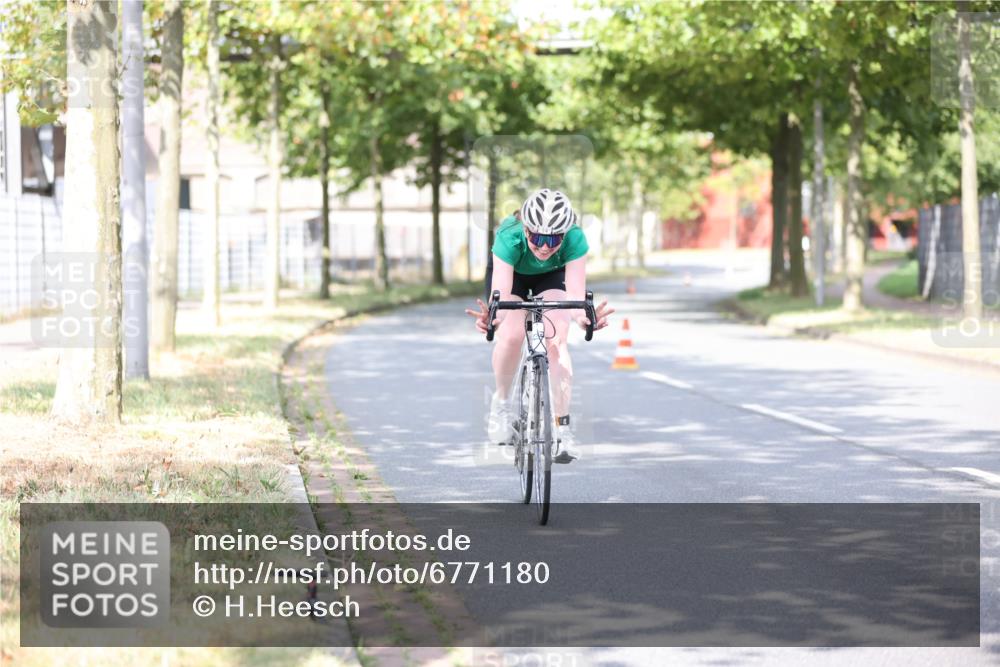 11.08.2024 - GEWOBA Citytriathlon Bremen H.Heesch http://msf.ph/oto/6771180 11.08.2024 10:48:29 Radfahren 14 meine-sportfotos.de