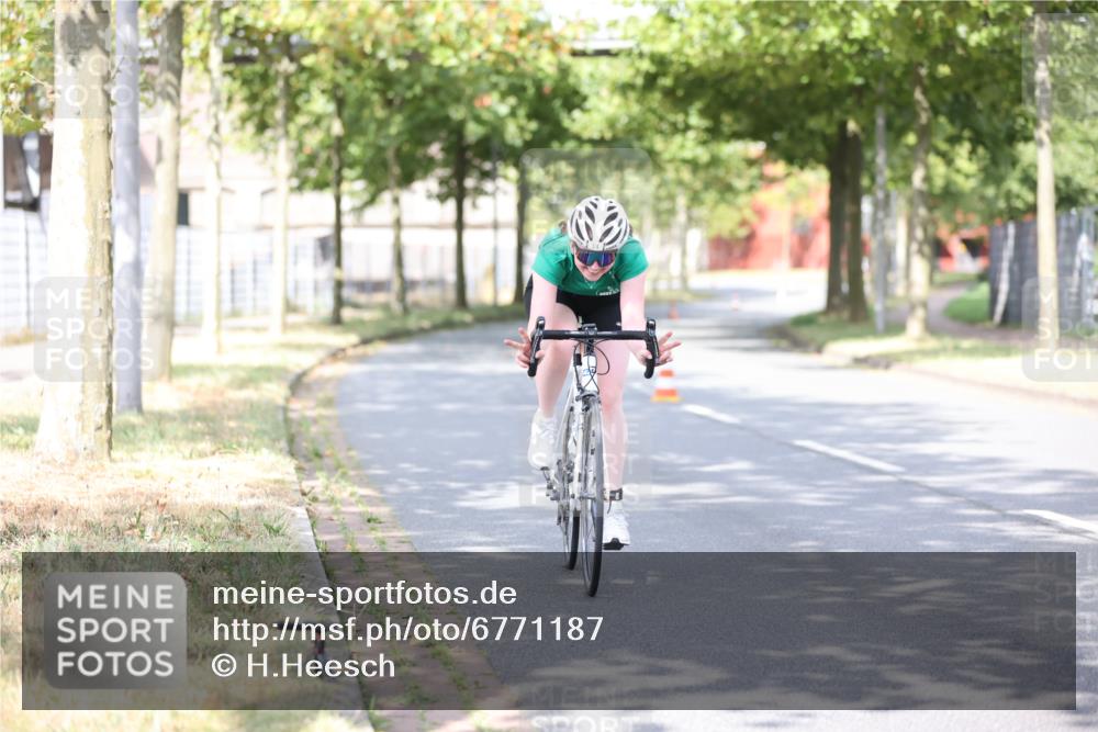 11.08.2024 - GEWOBA Citytriathlon Bremen H.Heesch http://msf.ph/oto/6771187 11.08.2024 10:48:29 Radfahren 14 meine-sportfotos.de
