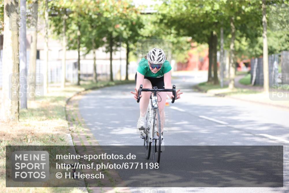 11.08.2024 - GEWOBA Citytriathlon Bremen H.Heesch http://msf.ph/oto/6771198 11.08.2024 10:48:29 Radfahren 14 meine-sportfotos.de