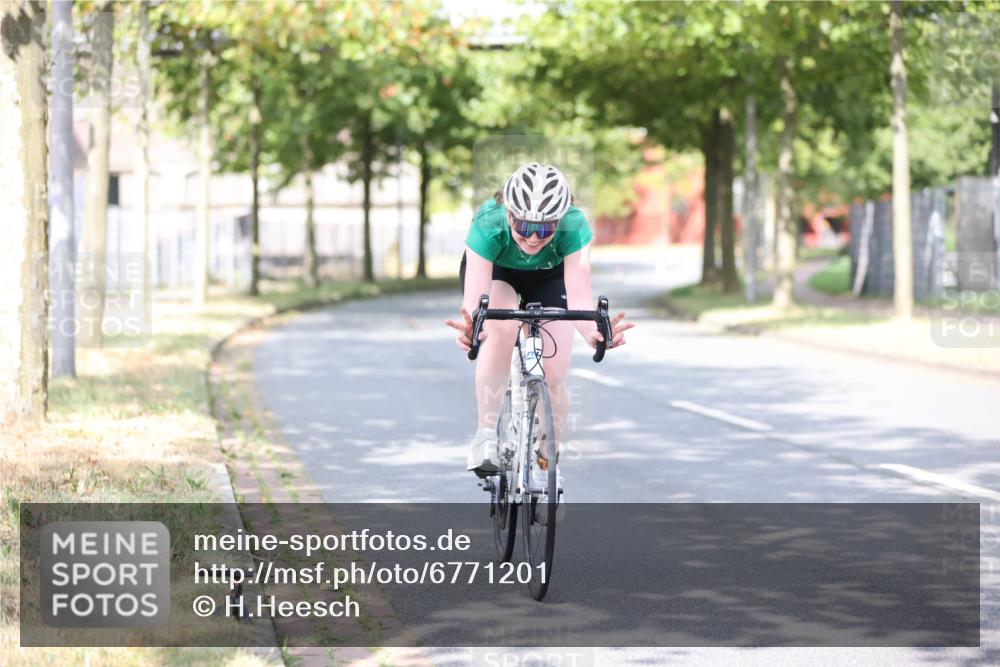 11.08.2024 - GEWOBA Citytriathlon Bremen H.Heesch http://msf.ph/oto/6771201 11.08.2024 10:48:29 Radfahren 14 meine-sportfotos.de
