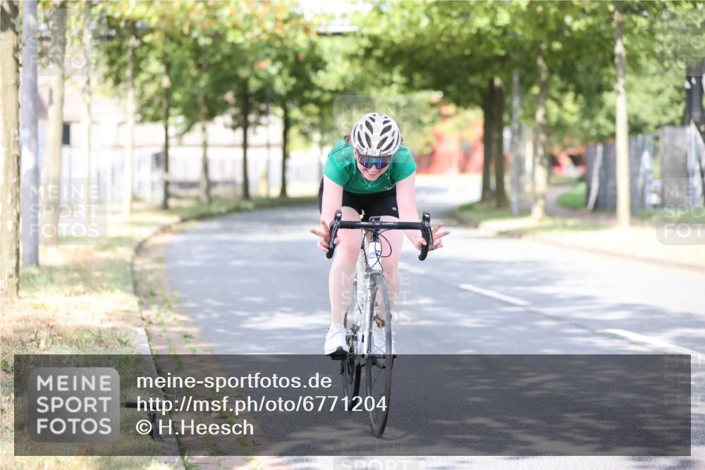 11.08.2024 - GEWOBA Citytriathlon Bremen H.Heesch http://msf.ph/oto/6771204 11.08.2024 10:48:29 Radfahren 14 meine-sportfotos.de