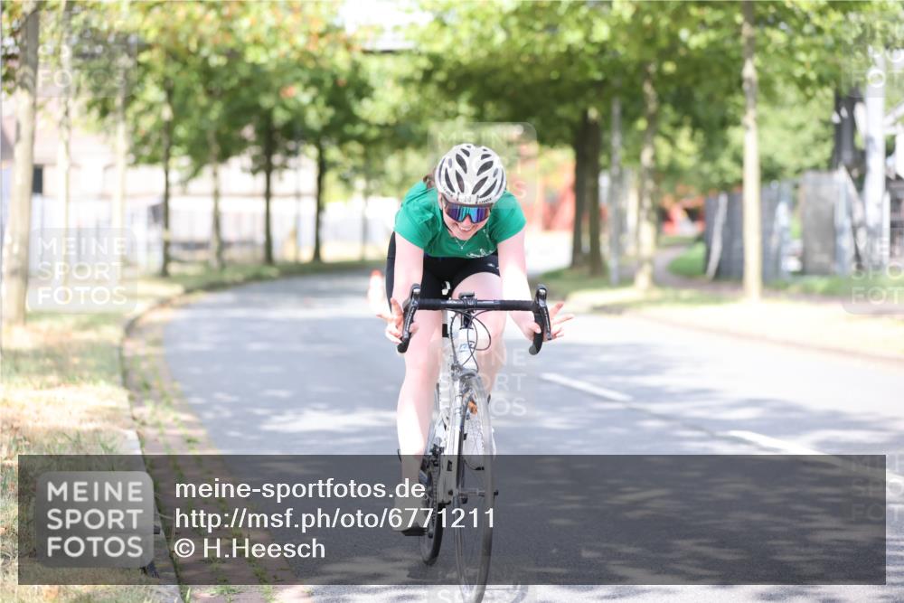 11.08.2024 - GEWOBA Citytriathlon Bremen H.Heesch http://msf.ph/oto/6771211 11.08.2024 10:48:29 Radfahren 14 meine-sportfotos.de