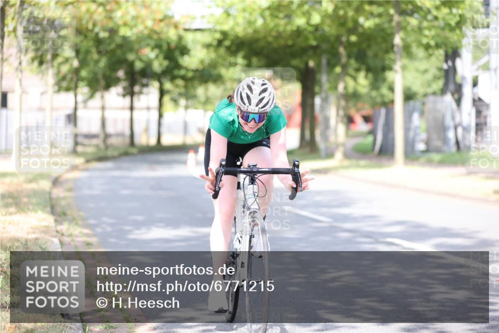 11.08.2024 - GEWOBA Citytriathlon Bremen H.Heesch http://msf.ph/oto/6771215 11.08.2024 10:48:29 Radfahren 14 meine-sportfotos.de