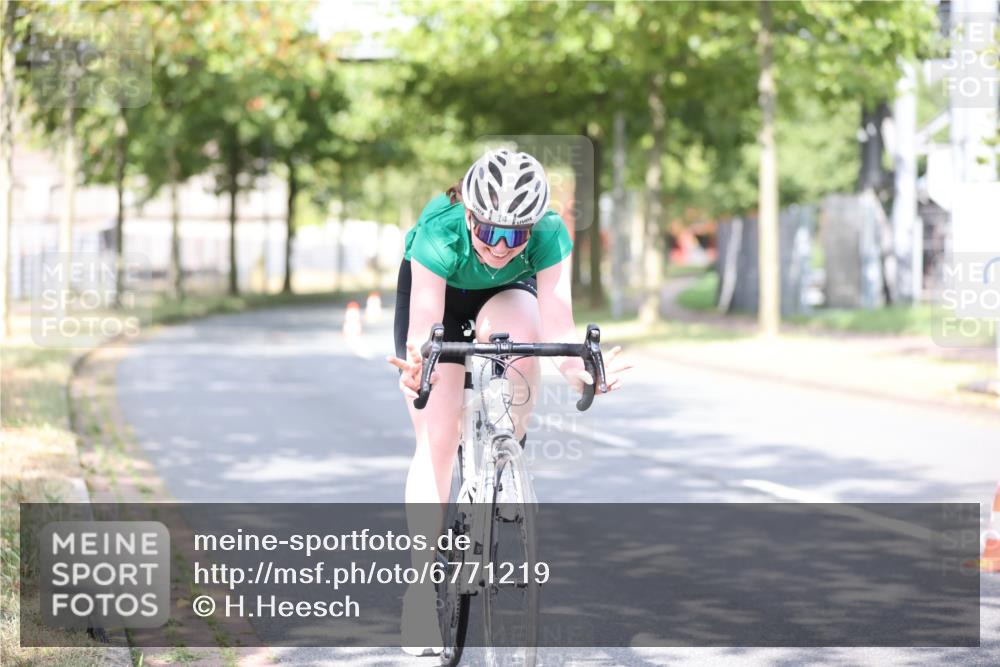 11.08.2024 - GEWOBA Citytriathlon Bremen H.Heesch http://msf.ph/oto/6771219 11.08.2024 10:48:29 Radfahren 14 meine-sportfotos.de