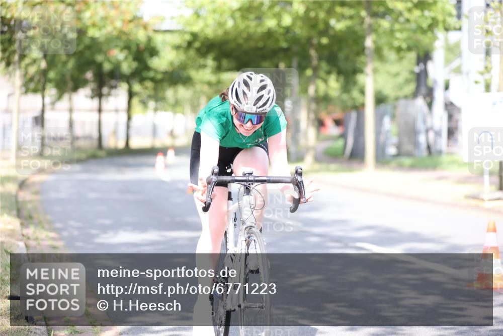 11.08.2024 - GEWOBA Citytriathlon Bremen H.Heesch http://msf.ph/oto/6771223 11.08.2024 10:48:29 Radfahren 14 meine-sportfotos.de