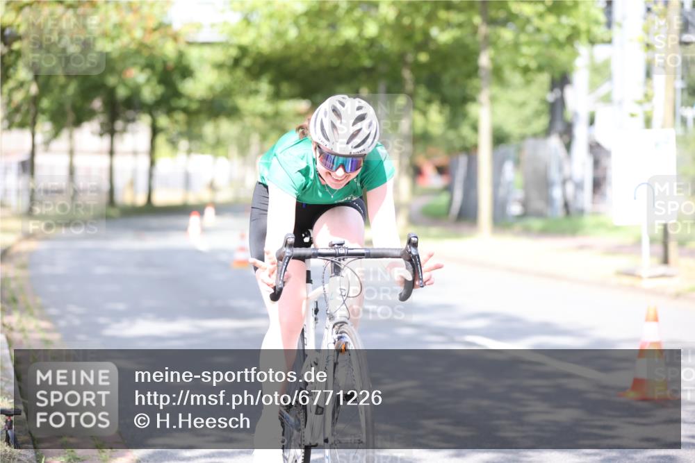 11.08.2024 - GEWOBA Citytriathlon Bremen H.Heesch http://msf.ph/oto/6771226 11.08.2024 10:48:29 Radfahren 14 meine-sportfotos.de